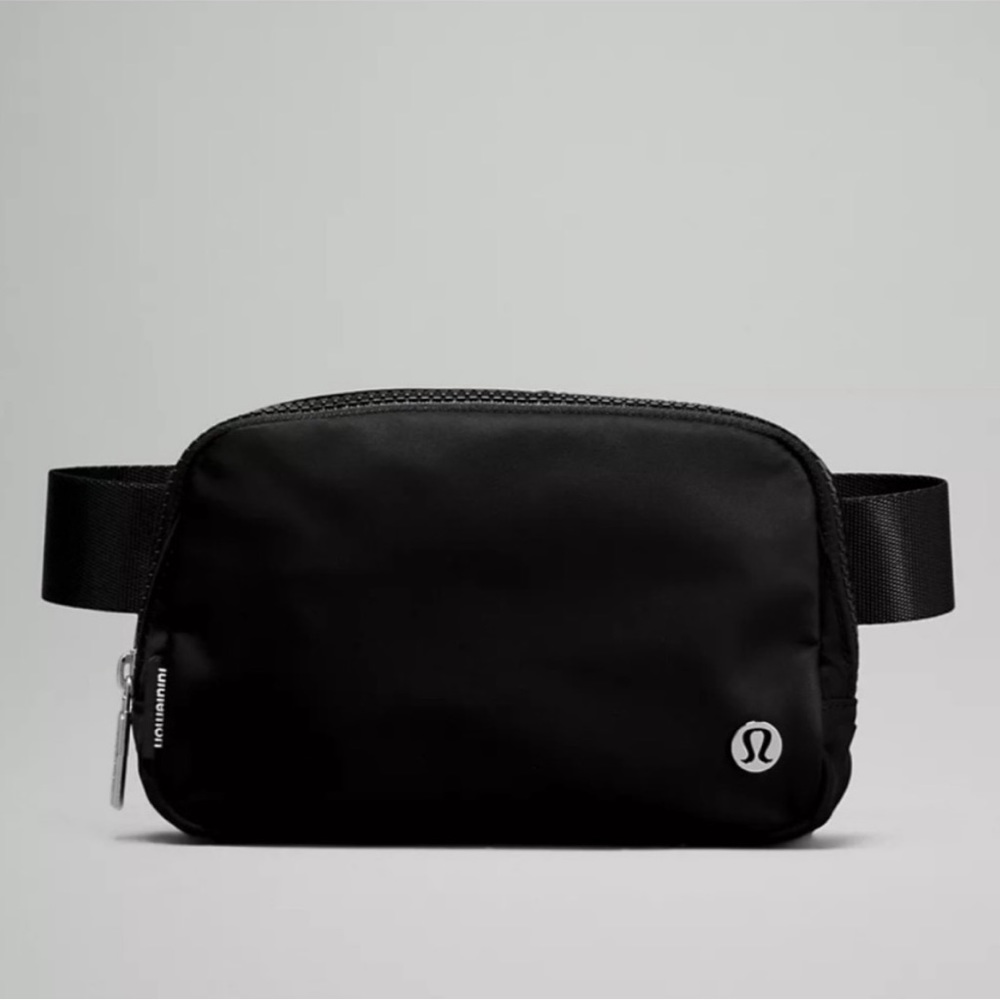 NWT Lululemon Everywhere Belt Bag Black